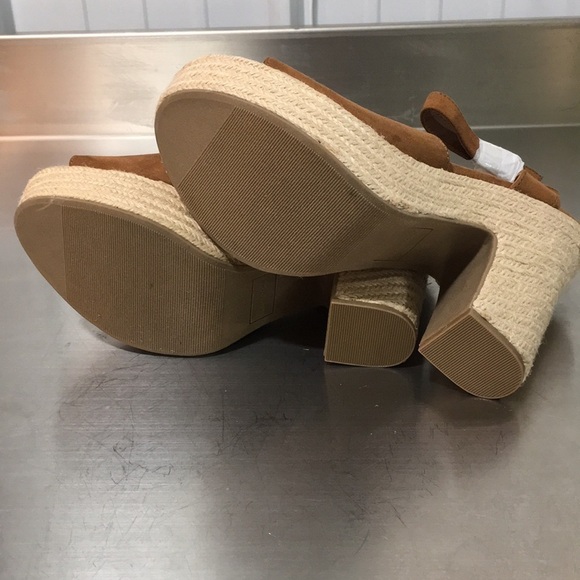 New No Box Woman’s Sun + Stone Heeled Sandals - Picture 5 of 5